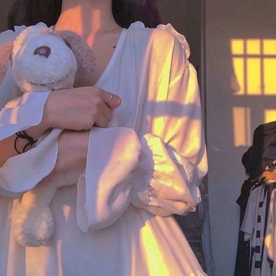 湖畔的女人们